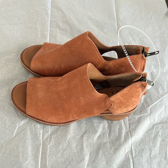 Sofft Carleigh Peep Toe Bootie. - Picture 4 of 13